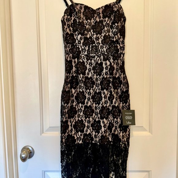 *NWT* (XS) Lulu's Alluring Beauty Black and Beige Lace Bodycon Midi Dress - Picture 6 of 7
